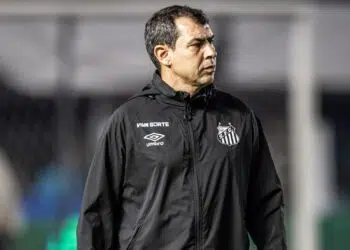 Fábio Carille corre risco de demissão no Santos (Crédito: Raul Baretta / Santos)