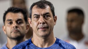 Carille defende seu trabalho no Santos após novo empate