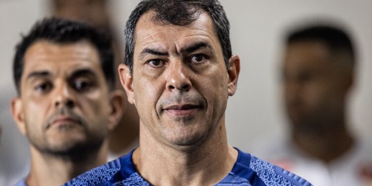 Carille defende seu trabalho no Santos após novo empate