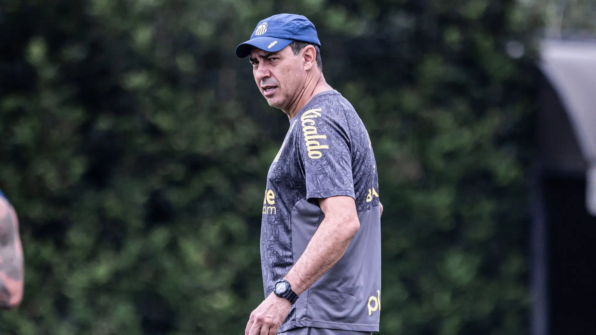 Carille durante o treino desta quarta-feira, 4 (Crédito: Raul Baretta / Santos)