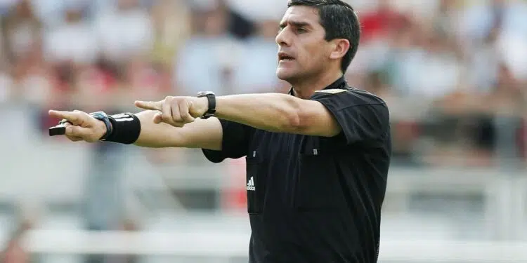 Carlos Chandía, ex-árbitro de futebol chileno, que apitou jogos de Messi na Copa América