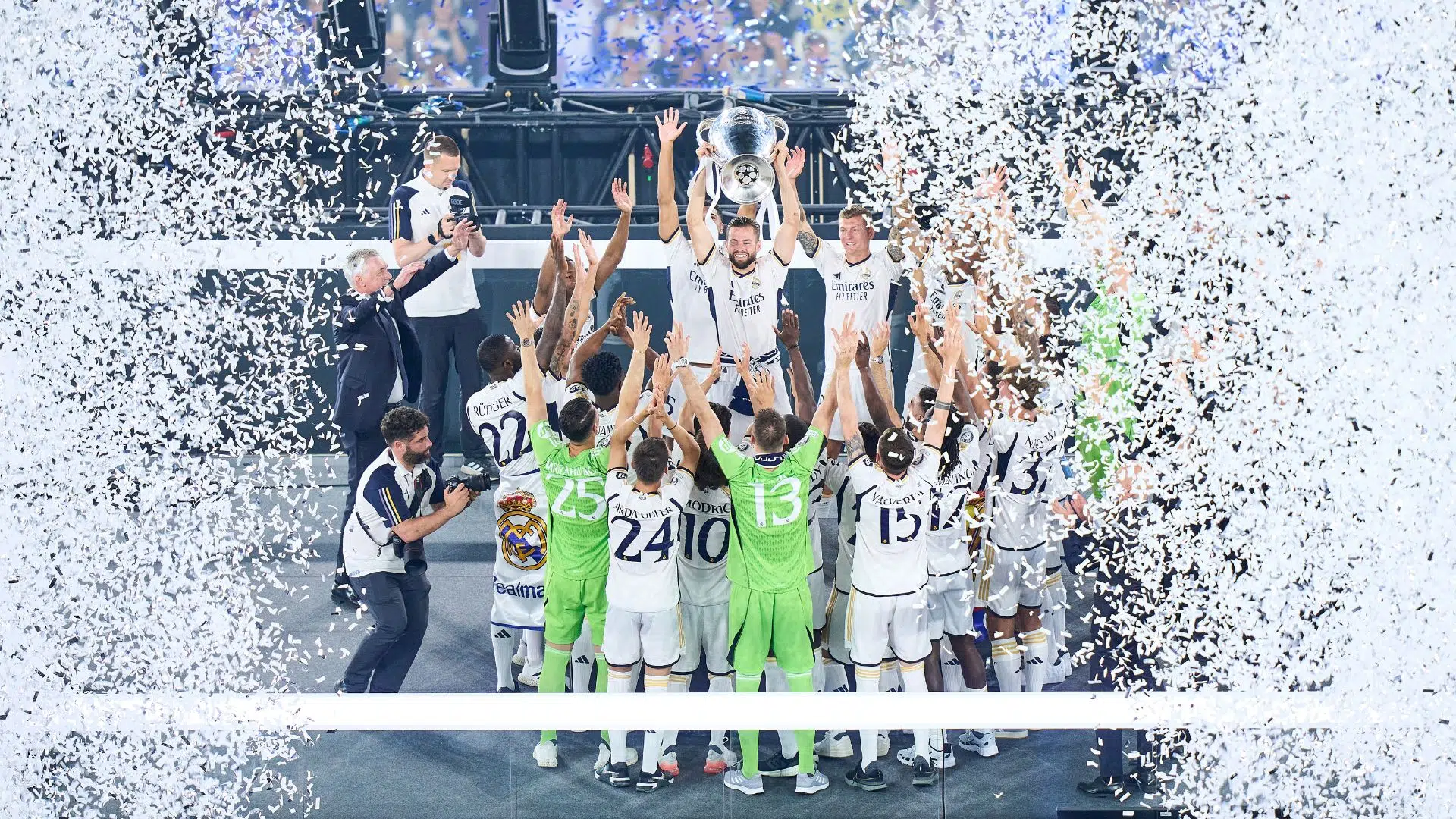 Jogadores do Real Madrid comemorando o 15º título de Champions League