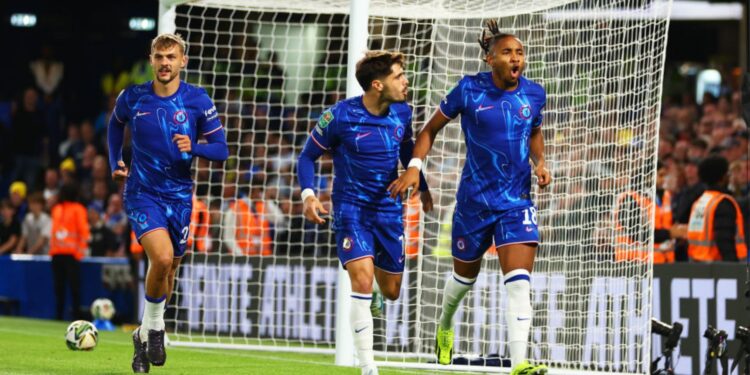 Nkunku, do Chelsea, marcou três gols para o time londrino