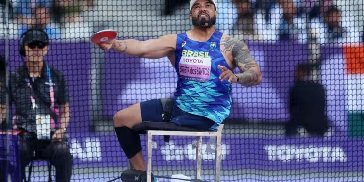 Claudiney Batista é tricampeão paralímpico