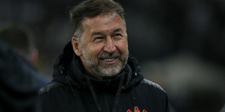 Corinthians encaminha contratação de Depay