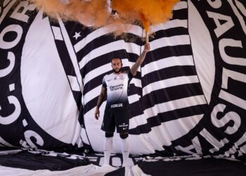 Corinthians erra tempo de contrato de Memphis