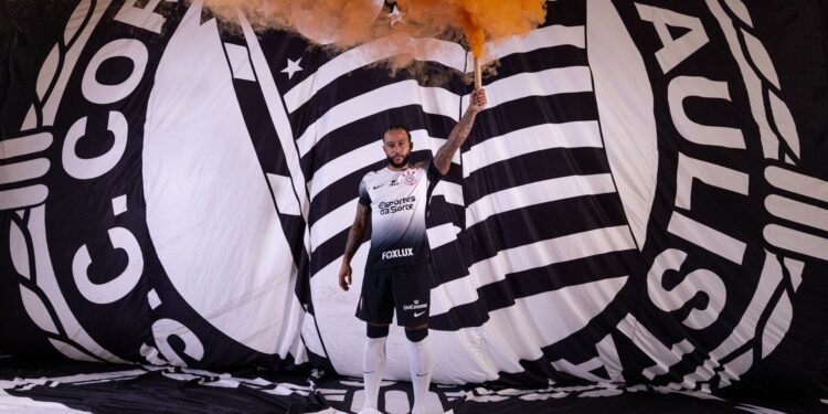 Corinthians erra tempo de contrato de Memphis