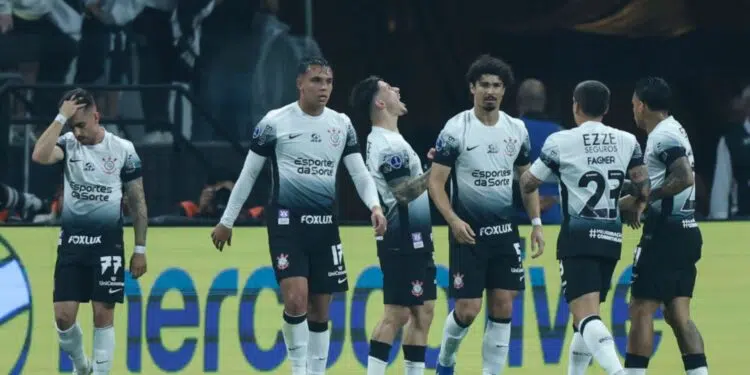 Corinthians comemorando gol na Copa do Brasil