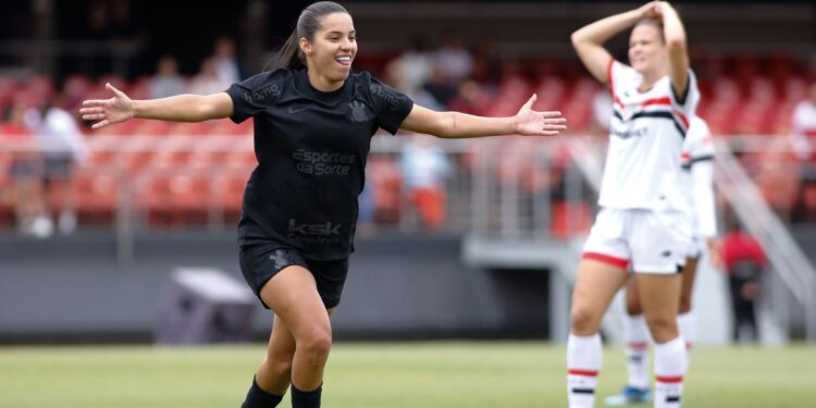 Corinthians e São Paulo se enfrentam pelo Brasileirão Feminino