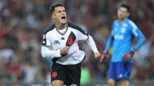 Coutinho comemora primeiro gol desde o retorno ao Vasco