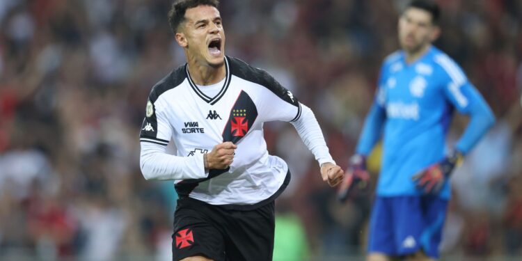 Coutinho comemora primeiro gol desde o retorno ao Vasco