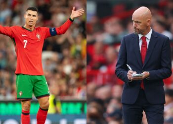 Cristiano Ronaldo reclamando, à direita, e Erik Ten Hag observando, à esquerda