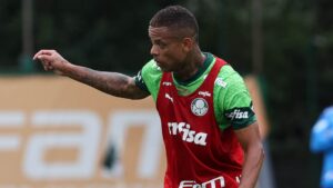 Caio Paulista treinando no CT do Palmeiras
