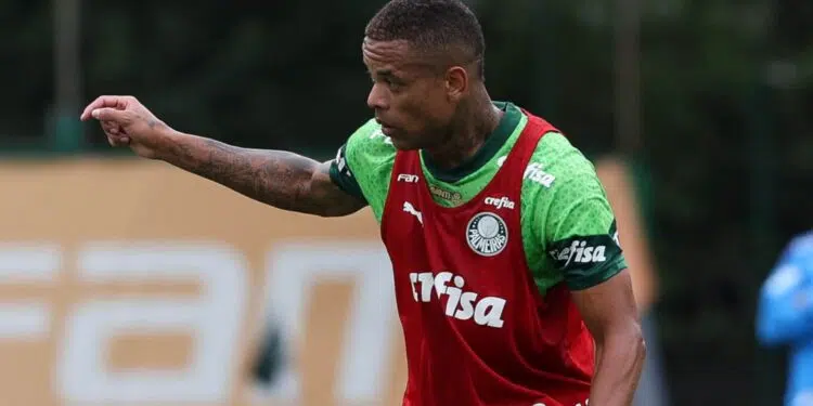 Caio Paulista treinando no CT do Palmeiras