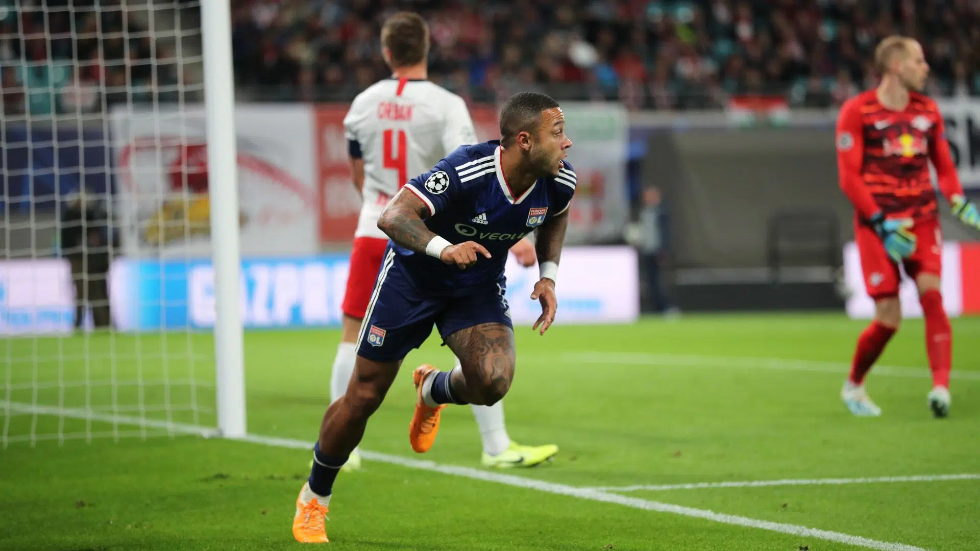 Depay teve grande destaque no Lyon