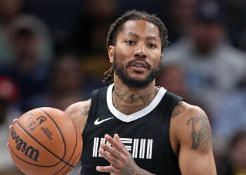 Derrick Rose se aposenta das quadras