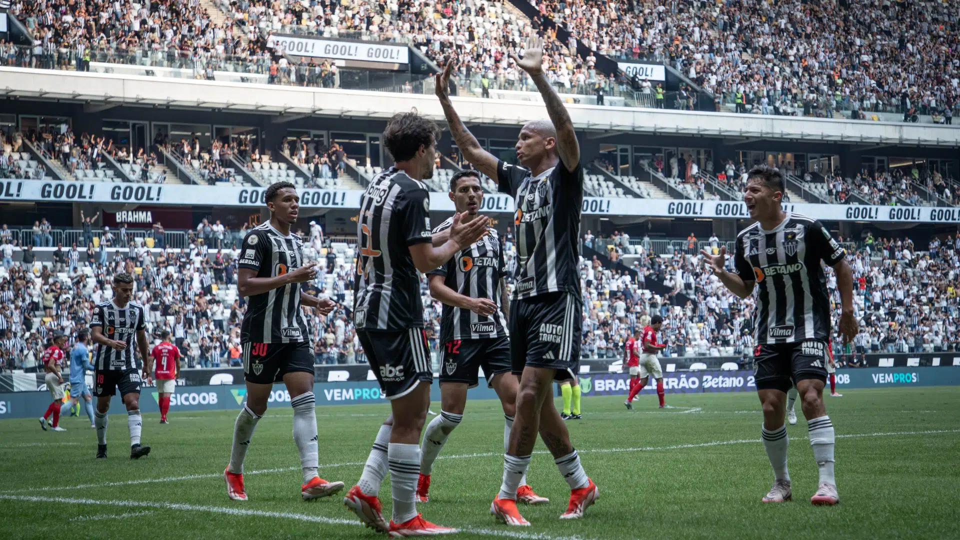 Deyverson pedindo desculpas para a torcida do Atlético-MG