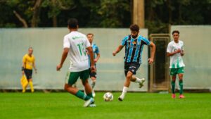 Diego Costa atuando pelo Grêmio sub-20, contra o Juventude