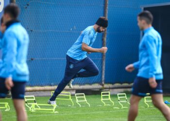 Diego Costa treinando com o elenco do Grêmio (Crédito: Lucas Uebel / Grêmio)