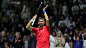 Djokovic agradecendo torcida após vitória na Copa Davis
