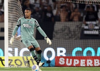 Dorival Júnior inclui John, do Botafogo, em pré-lista da seleção