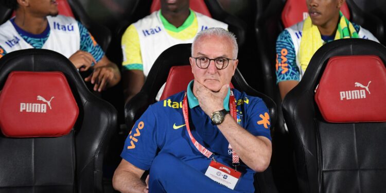 Dorival Júnior em seu último jogo no comando da Seleção Brasileira