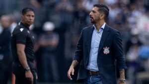 Emiliano Díaz exalta atacantes do Corinthians