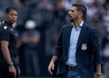 Emiliano Díaz exalta atacantes do Corinthians