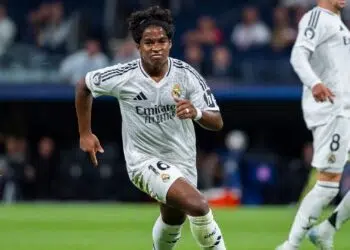 Endrick comemorando seu primeiro gol na Champions League, pelo Real Madrid