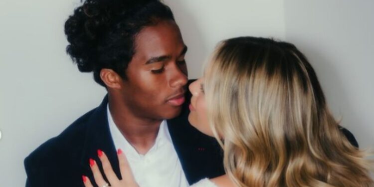 Gabriely Miranda anunciou casamento com Endrick, jogador do Real Madrid