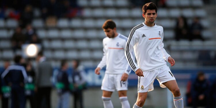 Enzo Zidane jogando pelas categorias de base do Real Madrid