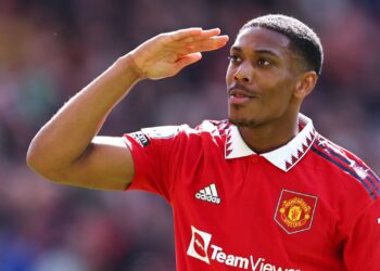 Especulado no Flamengo, Martial define novo clube pra temporada