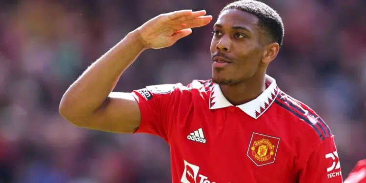 Especulado no Flamengo, Martial define novo clube pra temporada