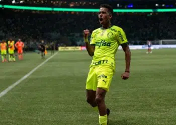 Destaque do Brasileirão, Estêvão recebe elogios de futuro treinador