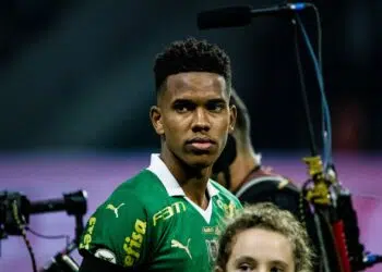 Estevão vira dúvida para próximos jogos do Palmeiras no Brasileirão