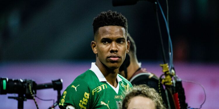 Estevão vira dúvida para próximos jogos do Palmeiras no Brasileirão