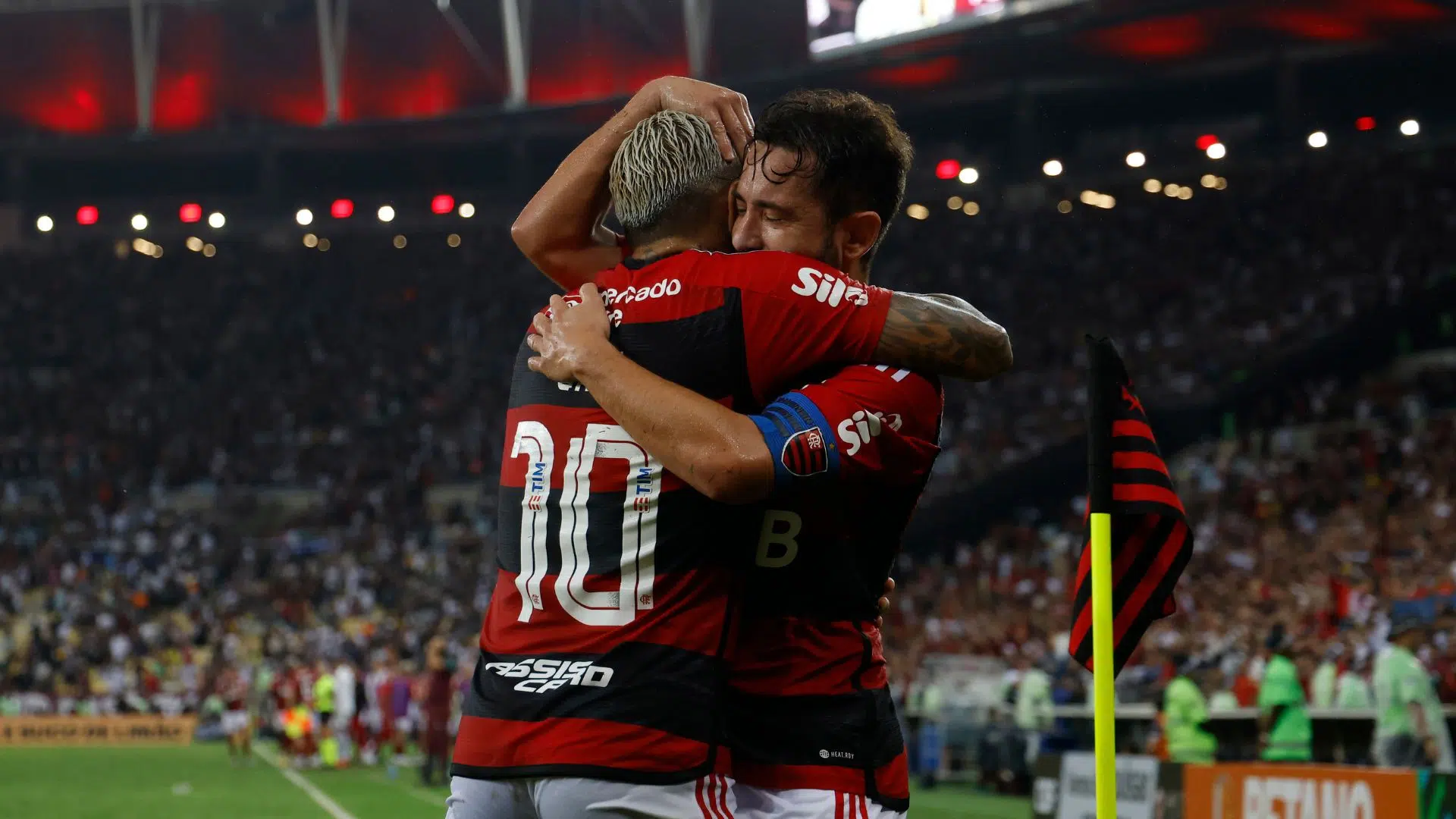 Gabigol e Éverton Ribeiro comemorando gol na Copa do Brasil de 2023 