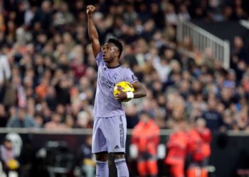 Ex-presidente do Valencia lembra casos de racismo e ataca Vini Jr