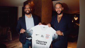 Fabinho Soldado comemora contratação de Memphis