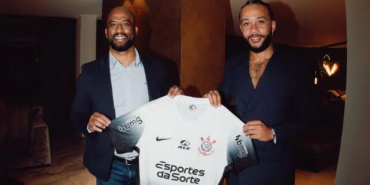 Fabinho Soldado comemora contratação de Memphis