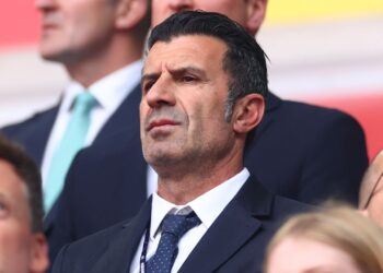 Figo rebate reclamaçào de jogadores por aumento de jogos na temporada
