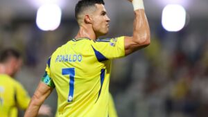 cristiano ronaldo com a camisa do al-nassr