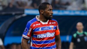 Tinga, do Fortaleza, em campo
