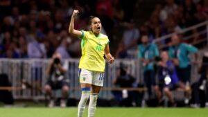 Gabi Portilho comenta indicação à Bola de Ouro