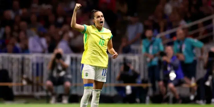 Gabi Portilho comenta indicação à Bola de Ouro