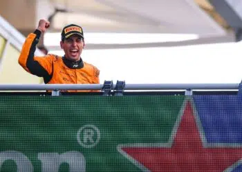Gabriel Bortoleto comemorando vitória em Monza (Crédito: Getty Images)