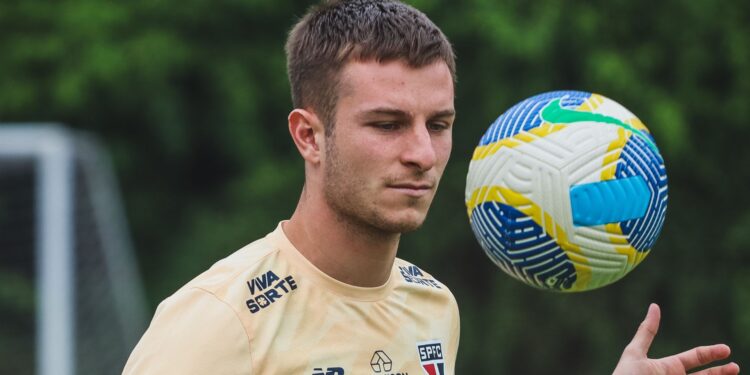 Giuliano Galoppo durante treinamento do São Paulo