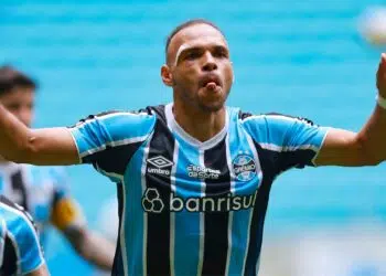 Grêmio venceu o Flamengo e se afastou do Z-4 do Brasileirão