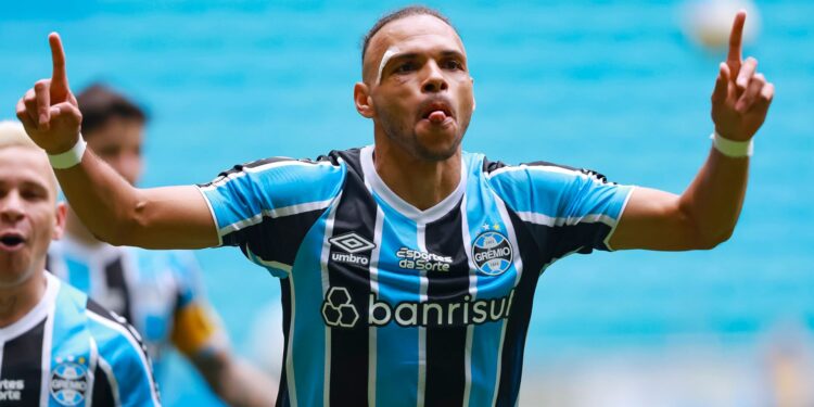 Grêmio venceu o Flamengo e se afastou do Z-4 do Brasileirão