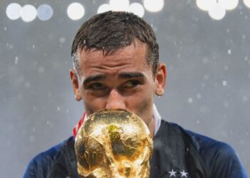 Griezmann anuncia aposentadoria da seleção francesa